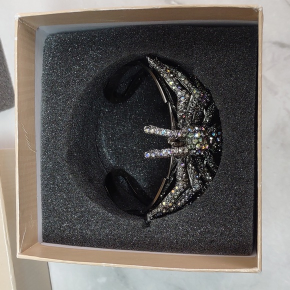 Kirk's Folly Enchanted Aurora Borealis Spider Bracelet - Picture 10 of 10